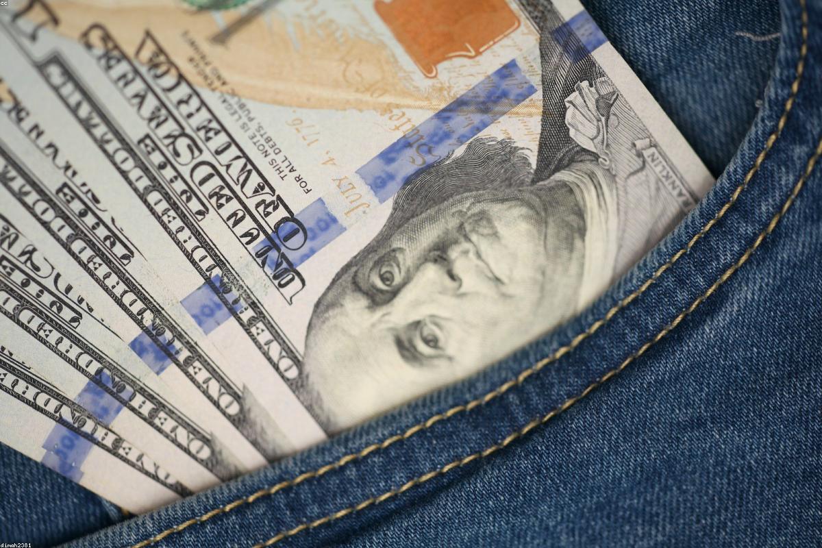 Dylan Mulvaney wealth profile