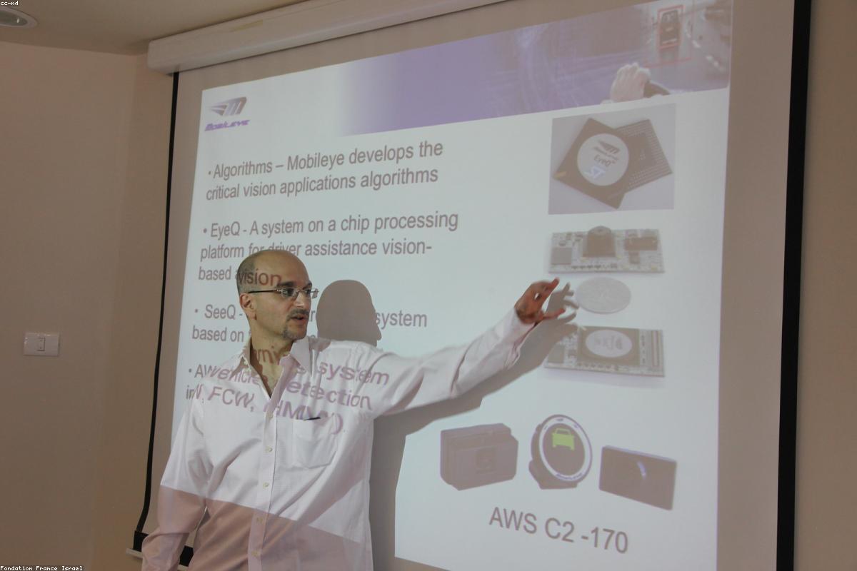 Elon Musk vs Tim Cook wealth profile