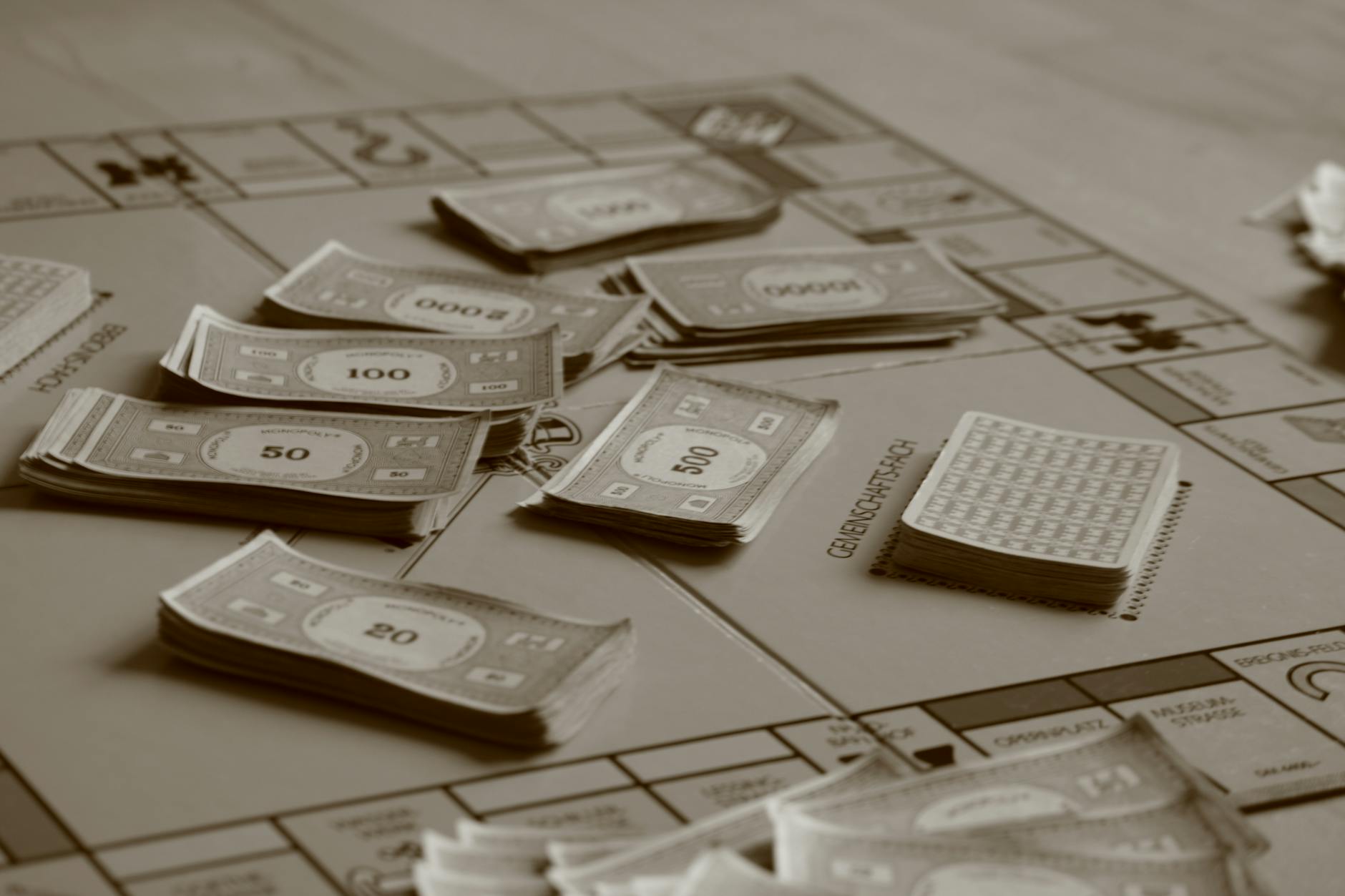 Competitive Pressures and Market Risks to Wealthfront's Valuation