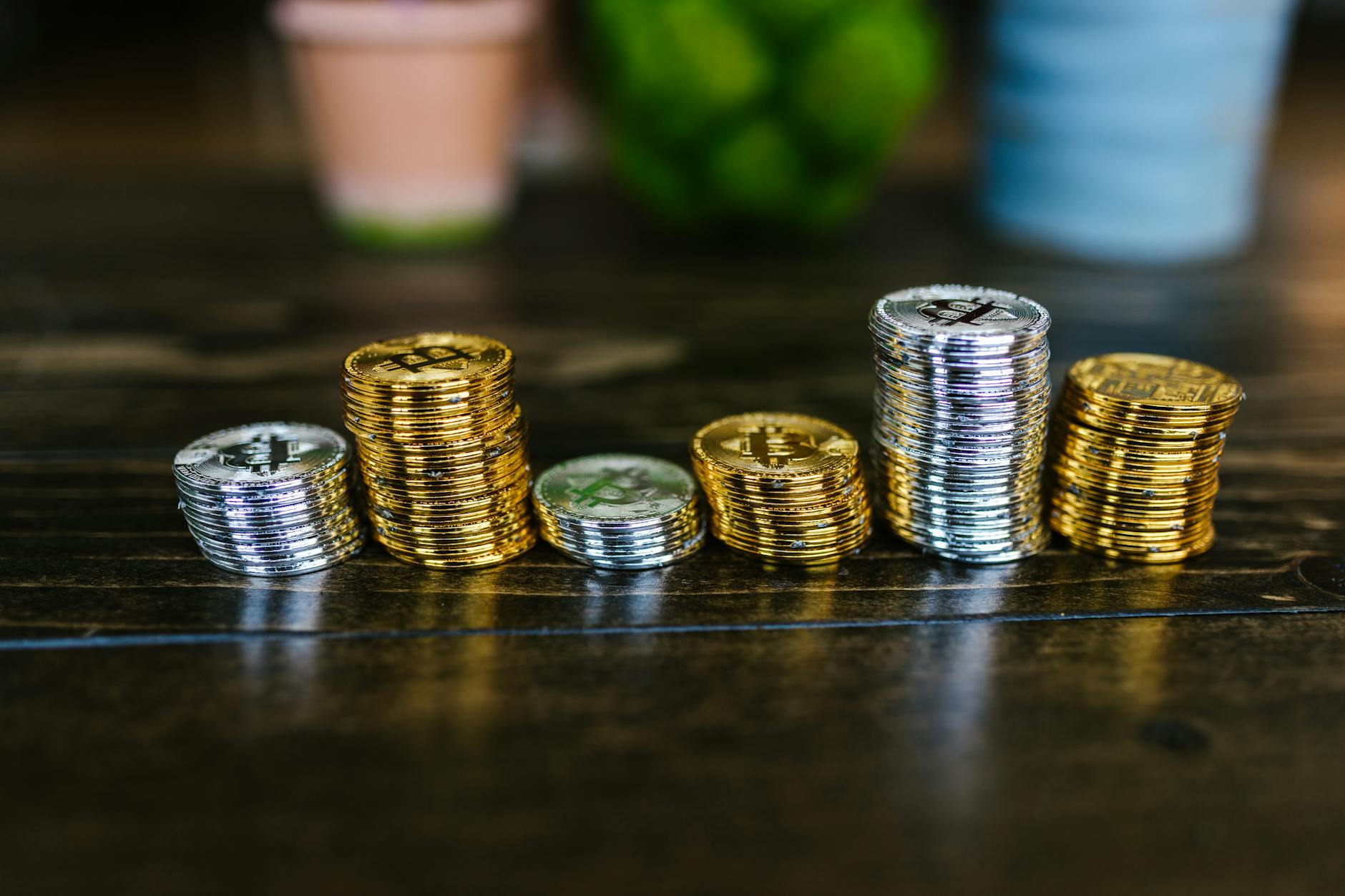 The Bootstrapped Advantage and Its Hidden Costs