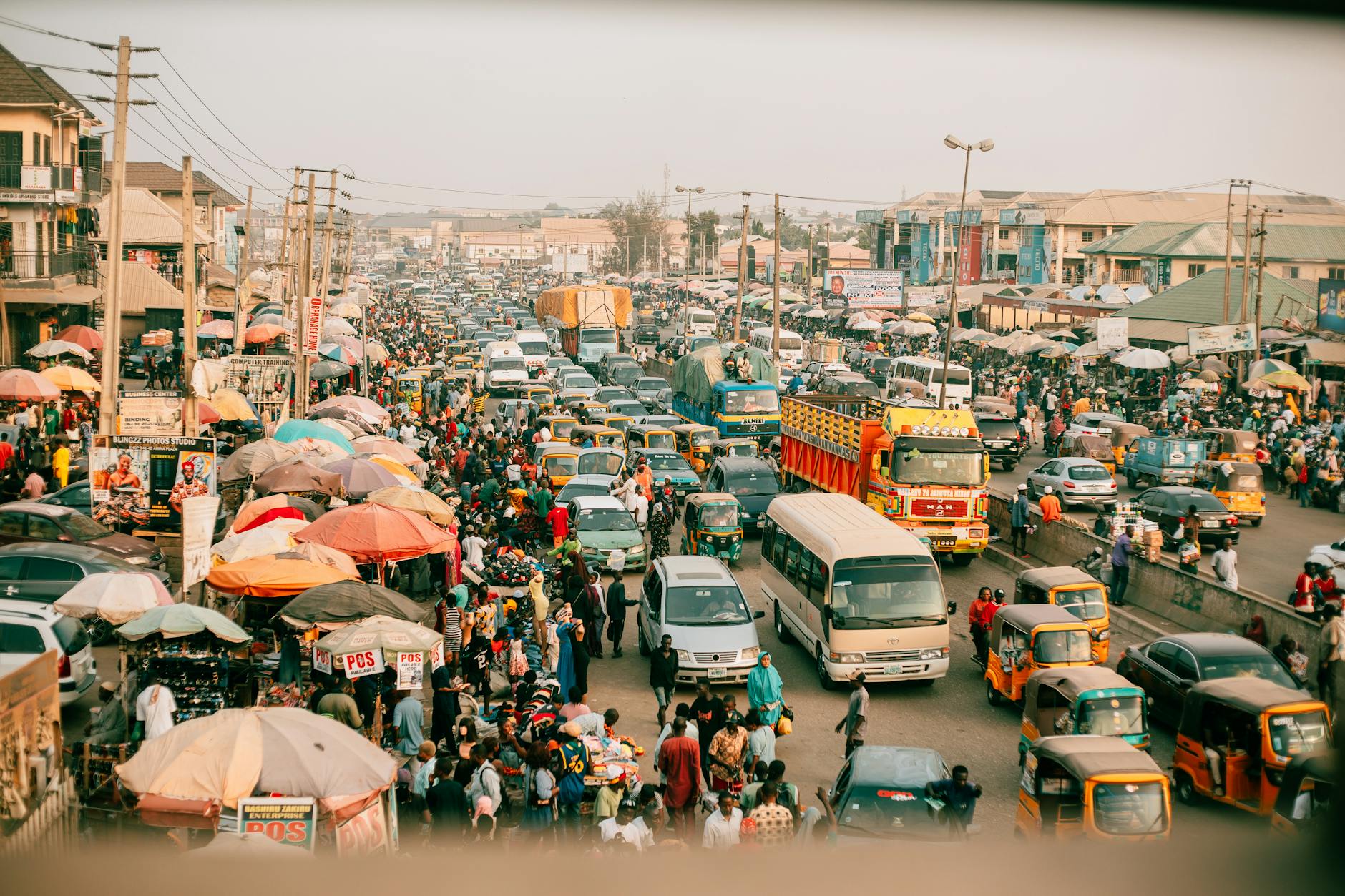 WEBSITE TRAFFIC AND MARKET POSITION SIGNALS
