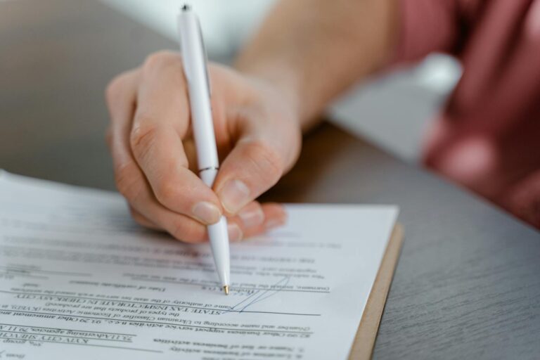 Tony Robbins Contract Details and Salary - Featured image