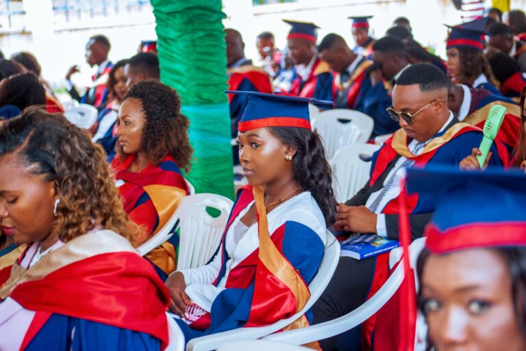 Fresh Graduates in Singapore Face Barriers From Unpaid Internship History - Featured image