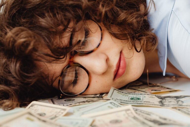 Is Daisy Ridley in Debt - Featured image