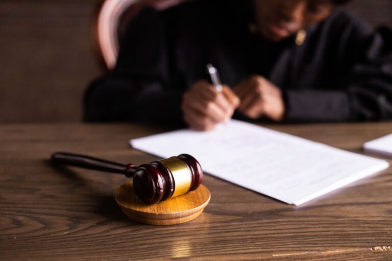 Judge Blocks DOJ Attempt to Drop Charges Against Billionaire - Featured image