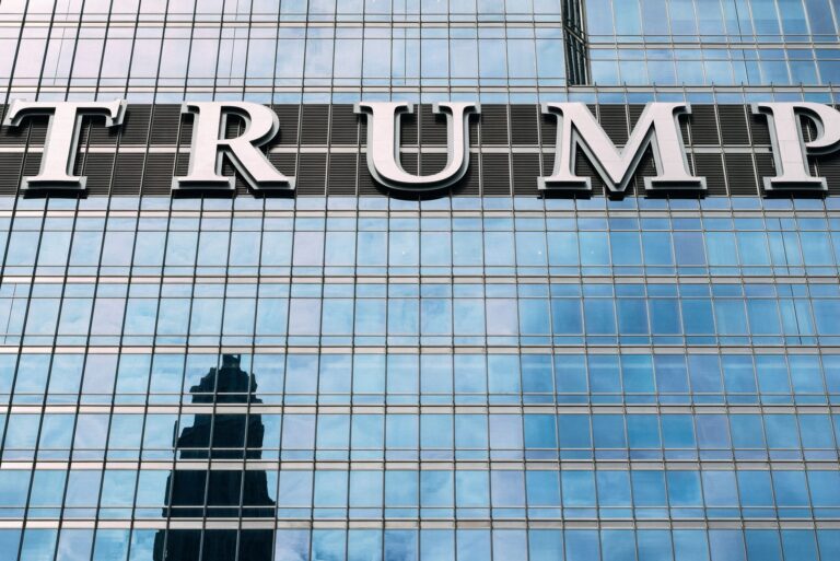 Trump Orders Probe Into $100 Million in Energy Sector Political Funding - Featured image