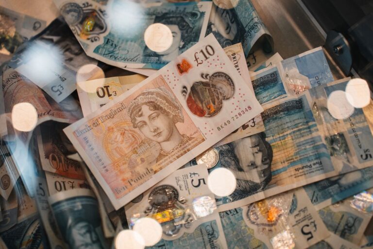 Intergenerational Wealth Transfers: Why Ultra-Rich Families Build Faster Than Everyone Else - Featured image