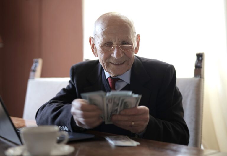 Richest Man in the World Ranking: How the Fortune Compares With Peers - Featured image
