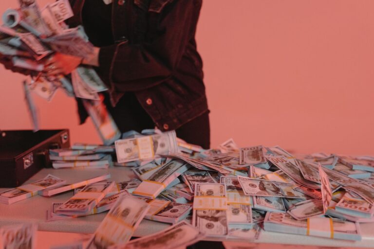 Rihanna Net Worth Comparison: Income, Equity, and Liquid Wealth - Featured image