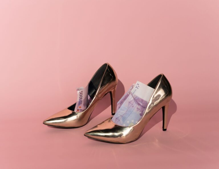 Francoise Bettencourt Meyers Net Worth Comparison: Income, Equity, and Liquid Wealth - Featured image