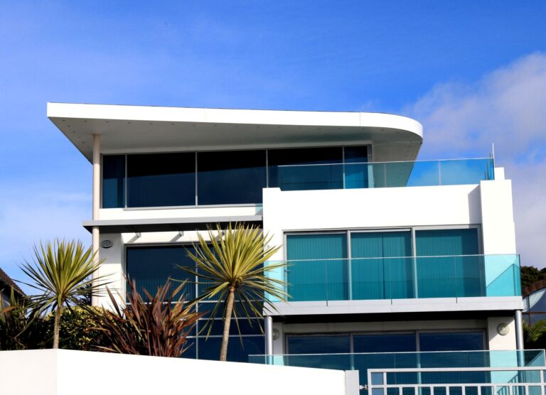 How Property Holdings Shape a Celebrity's Net Worth Estimate - Featured image