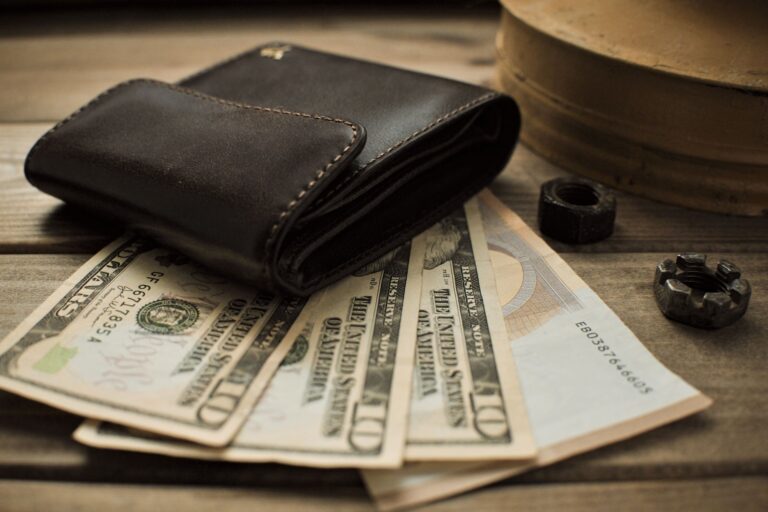 What Salary Supports a Billionaire-Level Lifestyle Today? - Featured image
